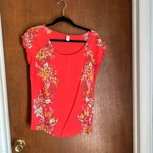 Old Navy Medium coral t shirt with flowers.